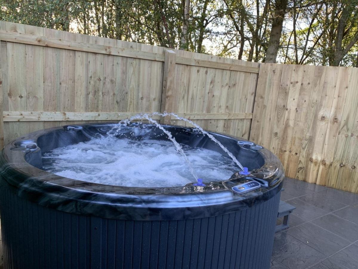 Lola Lodge - Luxury Hot Tub Retreat Newton on the Moor Exterior foto