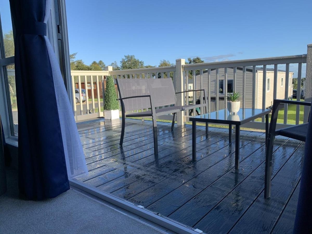 Lola Lodge - Luxury Hot Tub Retreat Newton on the Moor Exterior foto