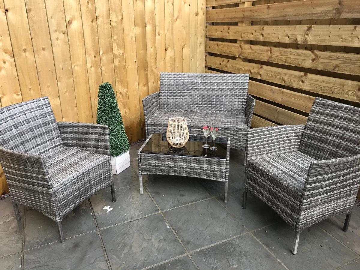 Lola Lodge - Luxury Hot Tub Retreat Newton on the Moor Exterior foto